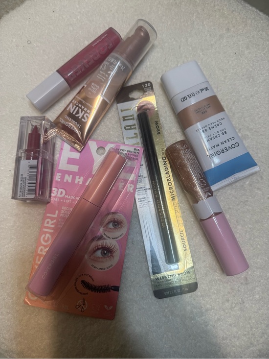 COVERGIRL Other - COVERGIRL Pink 3D Mascara & Assorted Pink-Tone Makeup Set